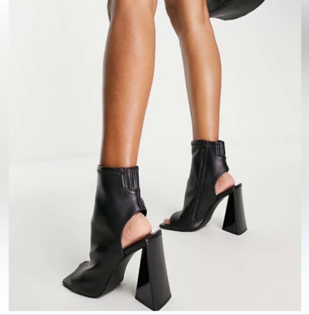 Steve Madden Transfer Peep Toe Bootie Size 9.5
